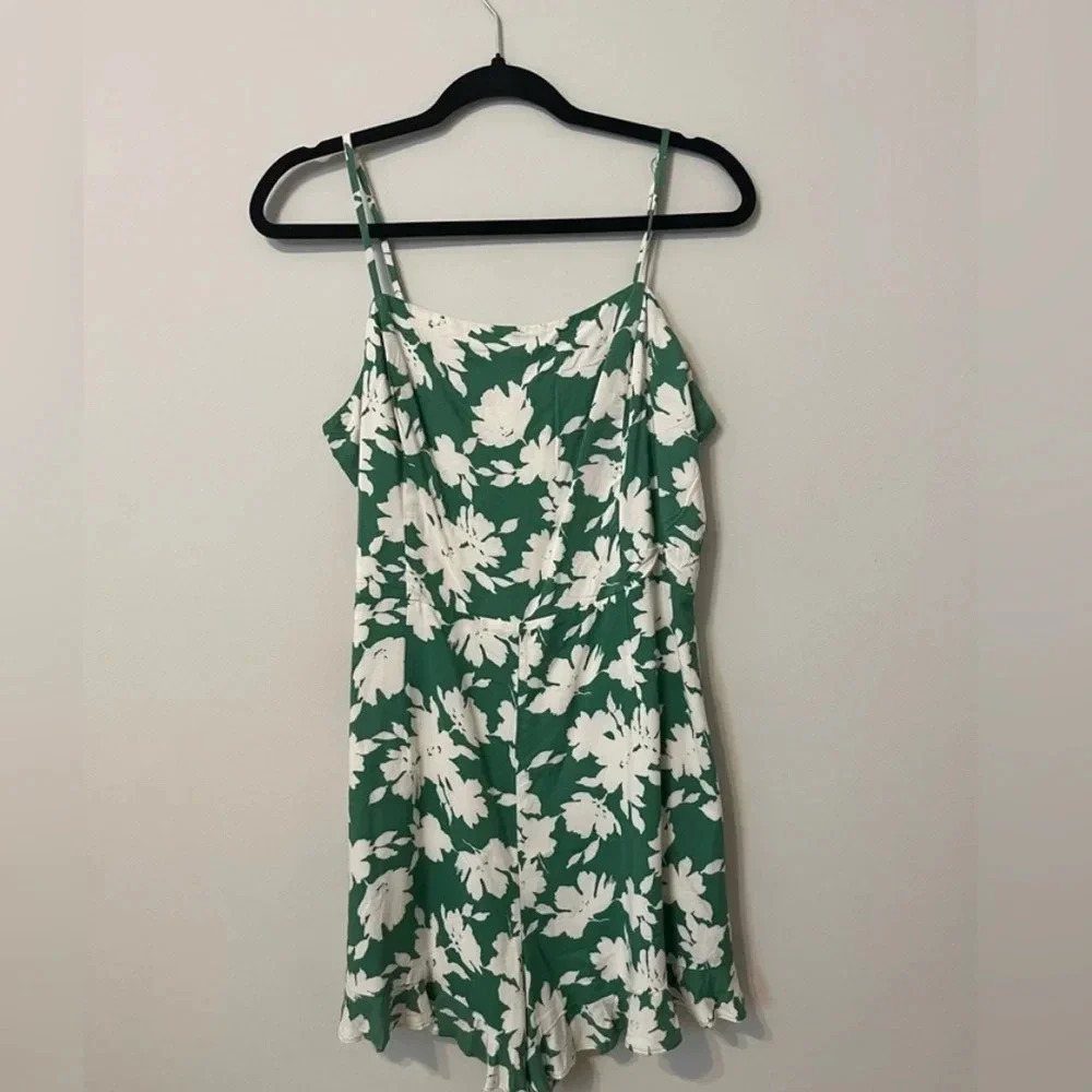 NWOT Lush Floral Green Romper Large